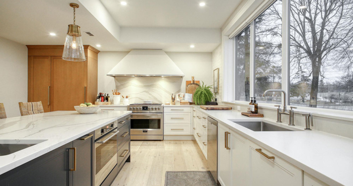 A beautiful modern kitchen in a custom-built house by Haggerty Homes.
